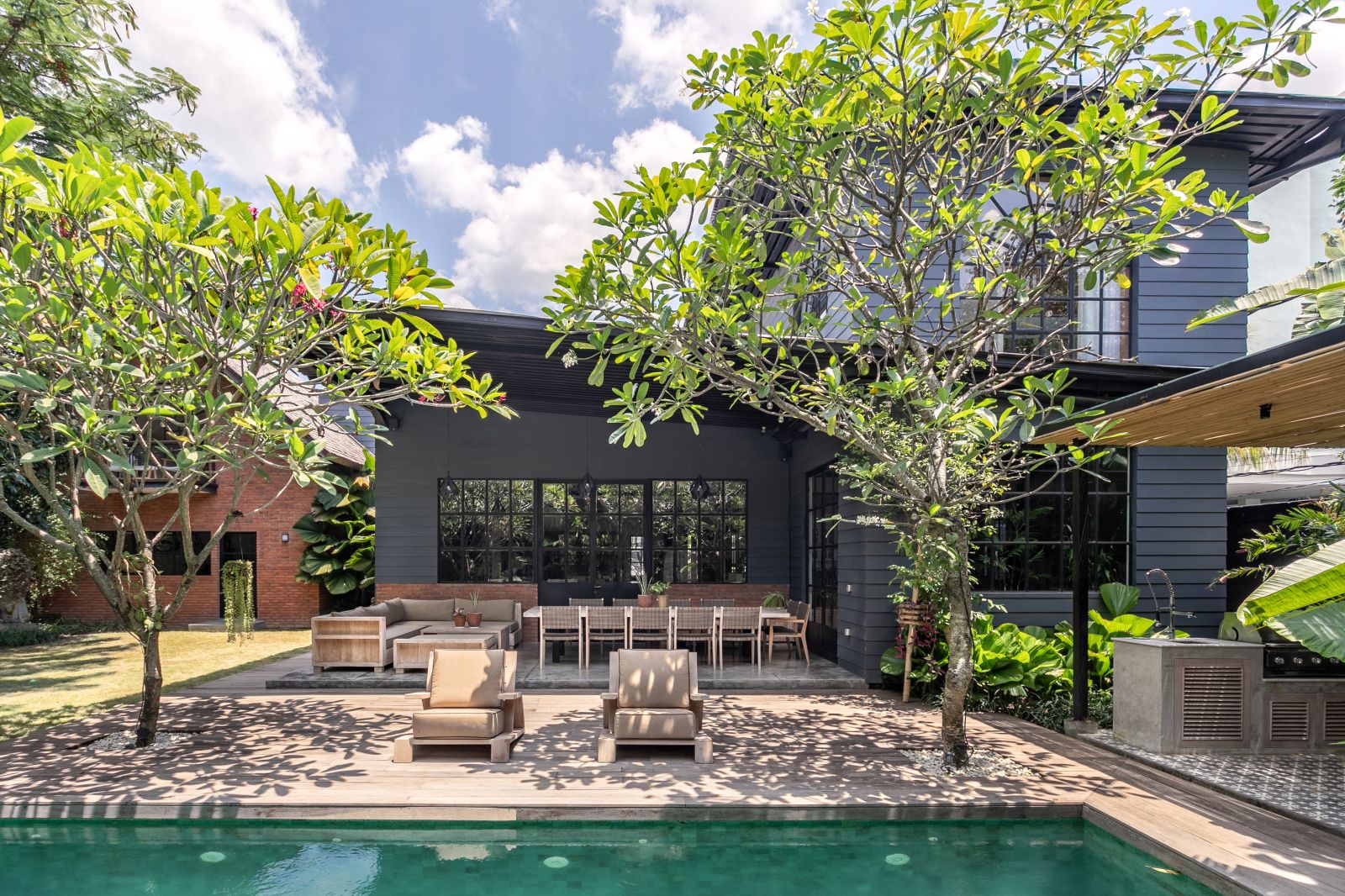 INDUSTRIAL FLAIR FAMILY HOME